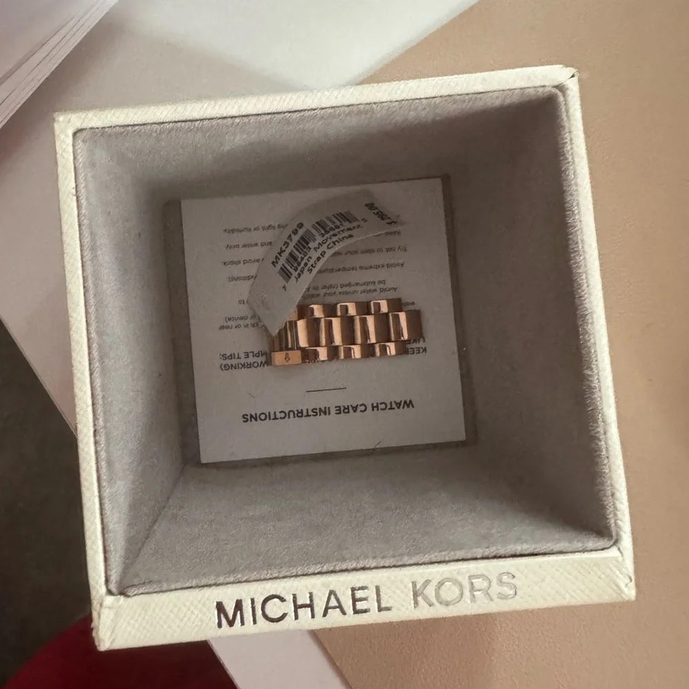 Michael Kors Rose Gold Watch NWT W/BOX - Picture 5 of 8